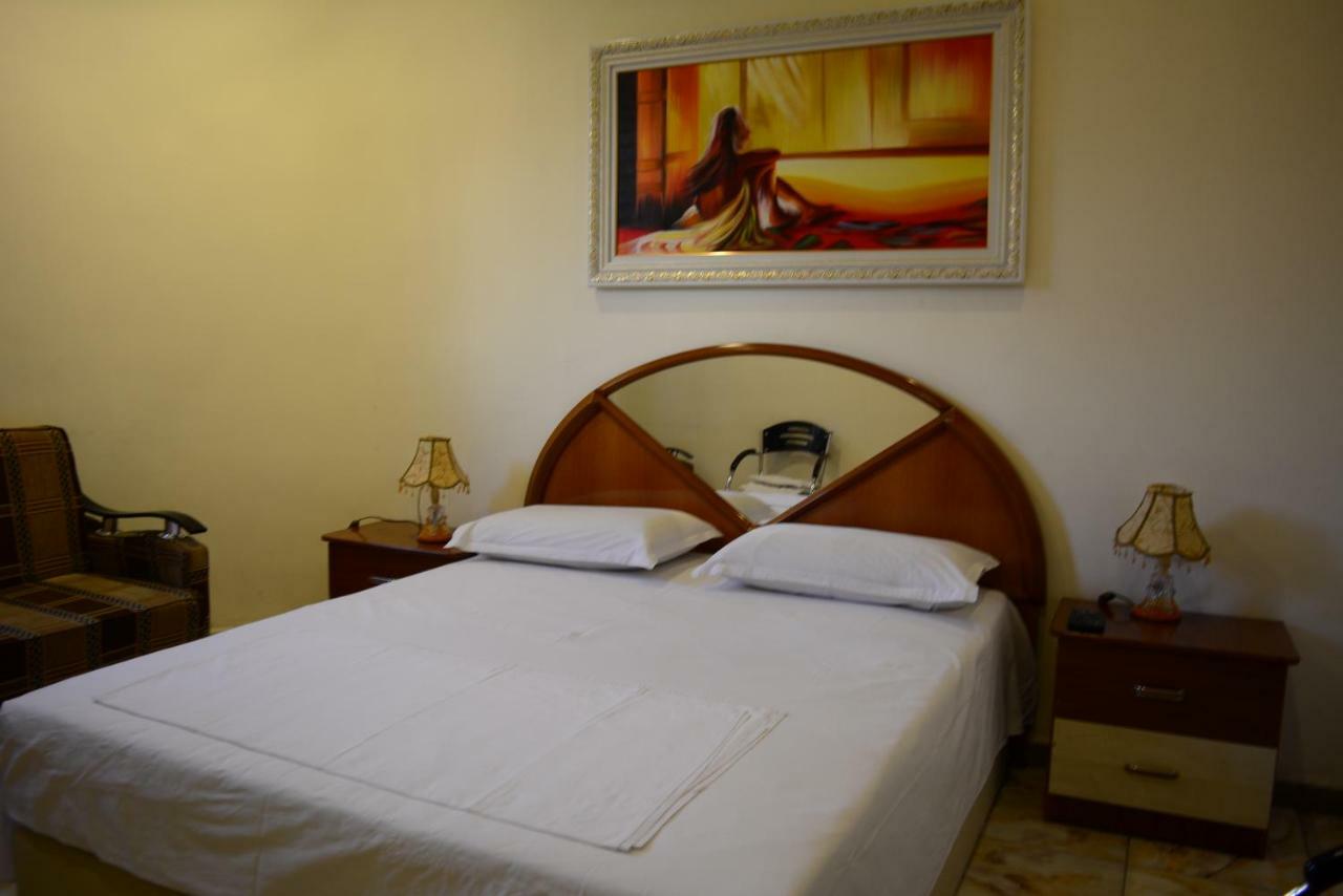 Hotel Republika 地拉那 外观 照片
